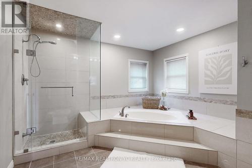 4 Theobalds Circle, Richmond Hill, ON - Indoor Photo Showing Bathroom