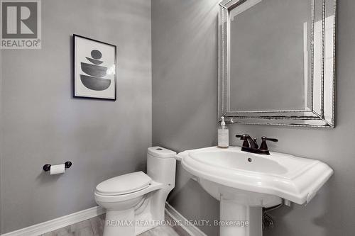 4 Theobalds Circle, Richmond Hill, ON - Indoor Photo Showing Bathroom