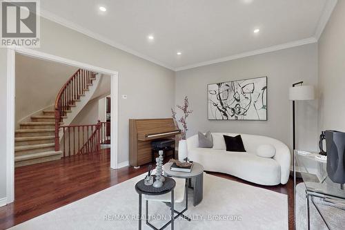 4 Theobalds Circle, Richmond Hill, ON - Indoor Photo Showing Other Room