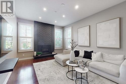 4 Theobalds Circle, Richmond Hill, ON - Indoor Photo Showing Living Room With Fireplace