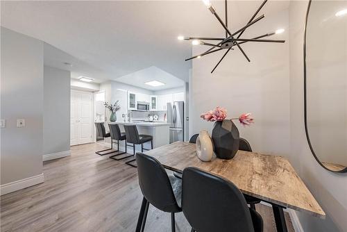 25 Kingsbridge Garden Circle|Unit #1021, Mississauga, ON - Indoor Photo Showing Dining Room