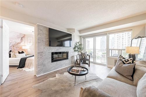 25 Kingsbridge Garden Circle|Unit #1021, Mississauga, ON - Indoor Photo Showing Living Room With Fireplace