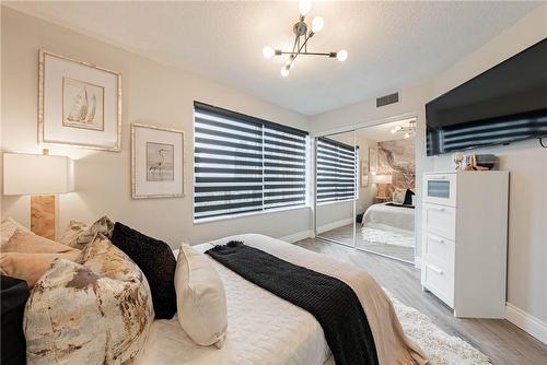 25 Kingsbridge Garden Circle|Unit #1021, Mississauga, ON - Indoor Photo Showing Bedroom