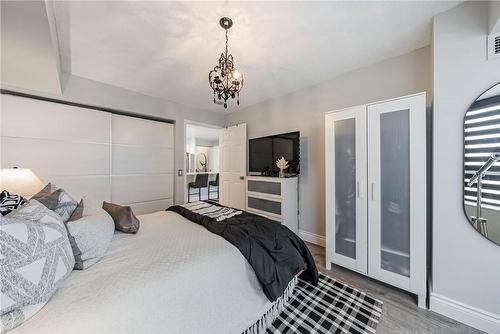 25 Kingsbridge Garden Circle|Unit #1021, Mississauga, ON - Indoor Photo Showing Bedroom