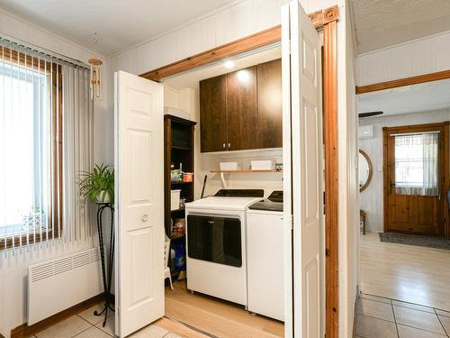 Salle de lavage - 1460 Rue Deschambault, Sainte-Adèle, QC - Indoor Photo Showing Laundry Room