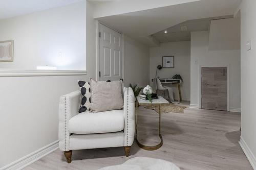 256 Charlton Avenue E, Hamilton, ON - Indoor Photo Showing Bedroom