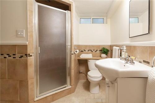 256 Charlton Avenue E, Hamilton, ON - Indoor Photo Showing Bathroom