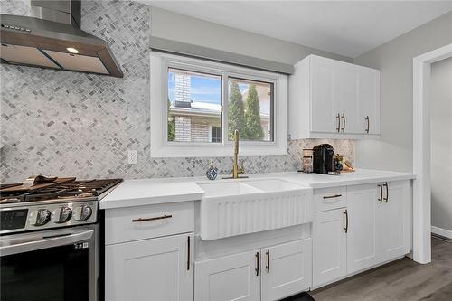 23 Ameer Drive, St. Catharines, ON - Indoor Photo Showing Kitchen