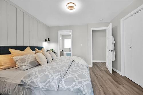 23 Ameer Drive, St. Catharines, ON - Indoor Photo Showing Bedroom