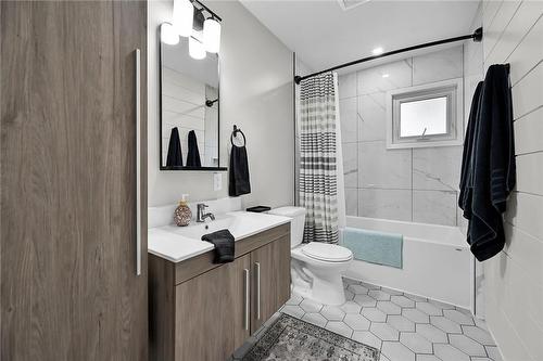 23 Ameer Drive, St. Catharines, ON - Indoor Photo Showing Bathroom