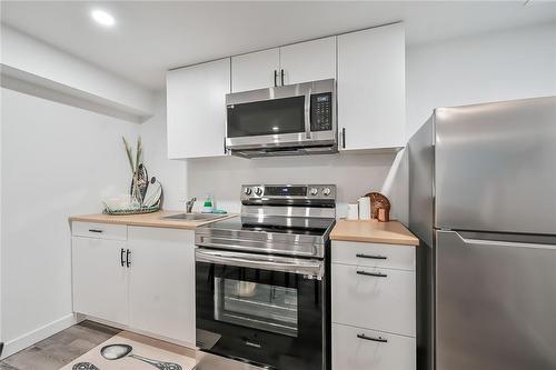 23 Ameer Drive, St. Catharines, ON - Indoor Photo Showing Kitchen