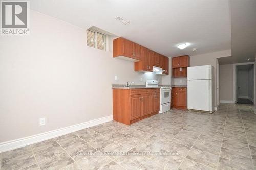 13 Denlow Drive, Brampton (Fletcher'S West), ON - Indoor Photo Showing Kitchen