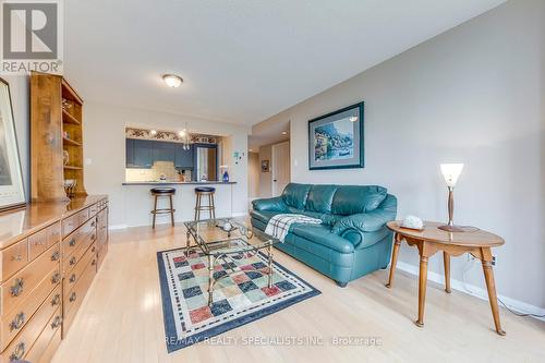 403 - 50 Eglinton Avenue W, Mississauga (Hurontario), ON - Indoor Photo Showing Living Room