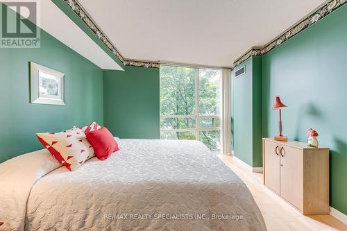 403 - 50 Eglinton Avenue W, Mississauga (Hurontario), ON - Indoor Photo Showing Bedroom