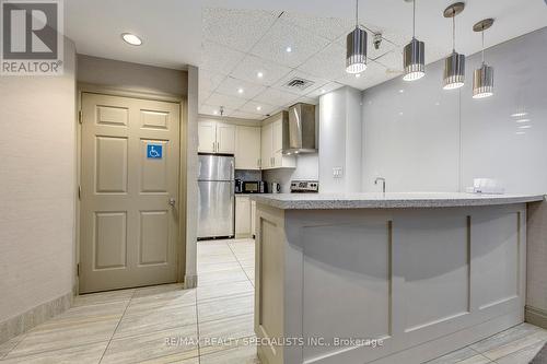 403 - 50 Eglinton Avenue W, Mississauga (Hurontario), ON - Indoor Photo Showing Kitchen