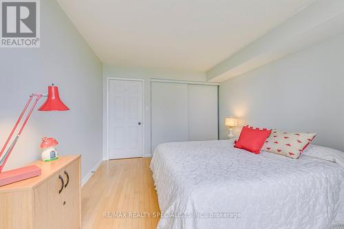 403 - 50 Eglinton Avenue W, Mississauga, ON - Indoor Photo Showing Bedroom