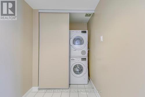 403 - 50 Eglinton Avenue W, Mississauga, ON - Indoor Photo Showing Laundry Room