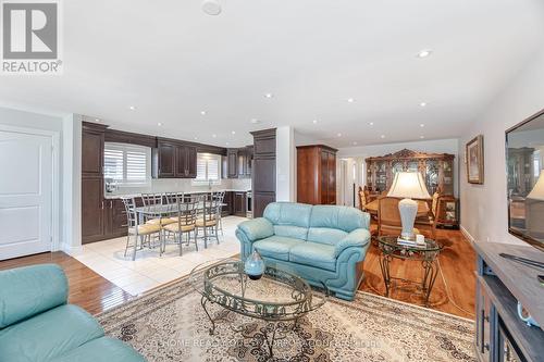 4190 Bishopstoke Lane, Mississauga (Rathwood), ON - Indoor Photo Showing Living Room