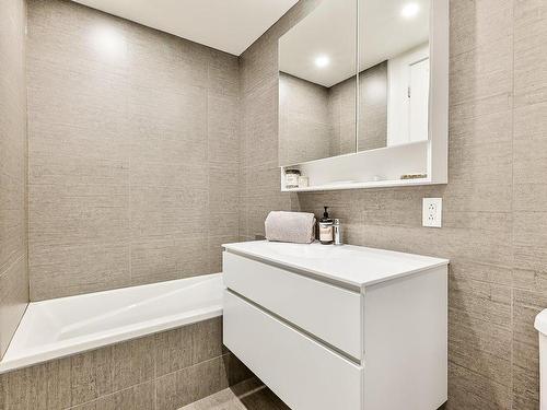 Bathroom - 506-295 Rue Riverside, Saint-Lambert, QC 