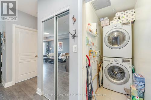 319 - 570 Lolita Gardens, Mississauga (Mississauga Valleys), ON - Indoor Photo Showing Laundry Room