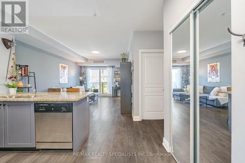 319 - 570 Lolita Gardens, Mississauga, ON - Indoor Photo Showing Kitchen