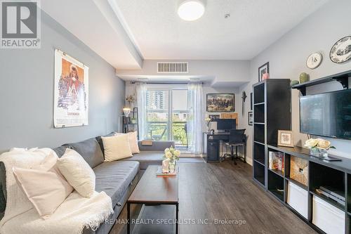 319 - 570 Lolita Gardens, Mississauga, ON - Indoor Photo Showing Living Room