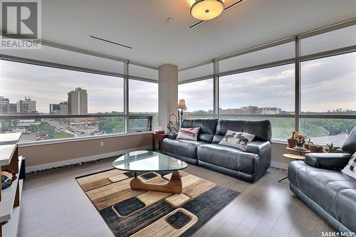 502 2300 Broad Street, Regina, SK - Indoor Photo Showing Living Room