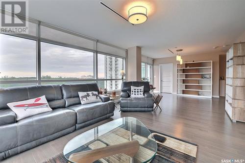 502 2300 Broad Street, Regina, SK - Indoor Photo Showing Living Room