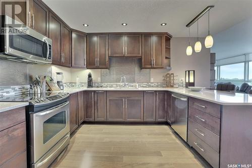 502 2300 Broad Street, Regina, SK - Indoor Photo Showing Kitchen