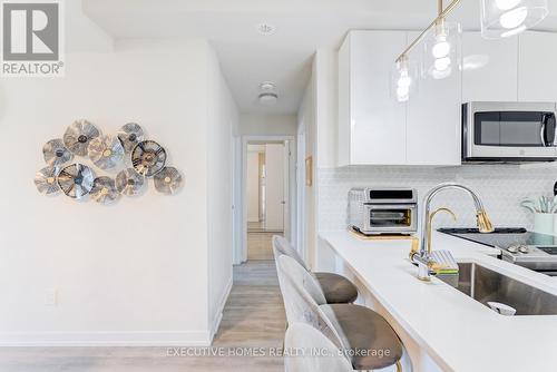 407 - 2550 Castlegate Crossing, Pickering, ON - Indoor Photo Showing Kitchen