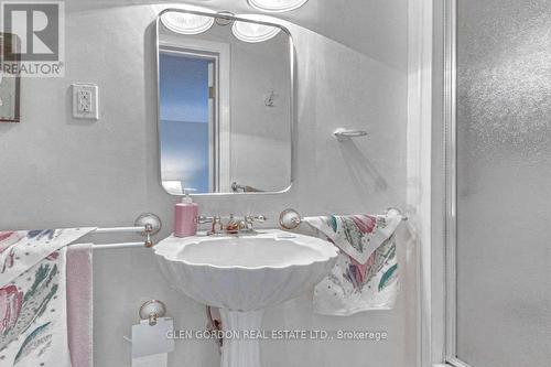 442 Regal Drive, London, ON - Indoor Photo Showing Bathroom