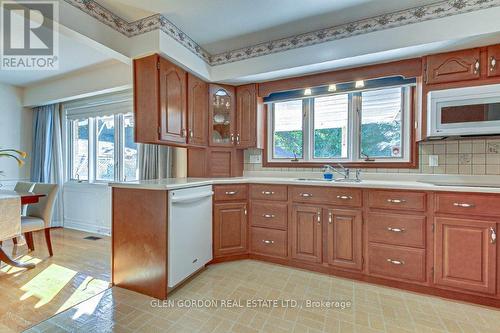 442 Regal Drive, London, ON - Indoor Photo Showing Kitchen With Double Sink