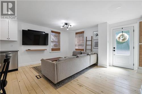 4 Groves Street, Douglas, ON - Indoor Photo Showing Living Room