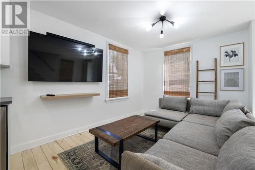 4 Groves Street, Douglas, ON - Indoor Photo Showing Living Room