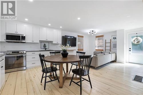 4 Groves Street, Douglas, ON - Indoor Photo Showing Other Room