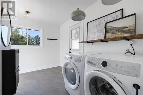 4 Groves Street, Douglas, ON - Indoor Photo Showing Laundry Room