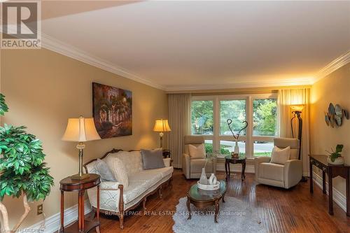 2123 Kawartha Crescent, Mississauga (Sheridan), ON - Indoor Photo Showing Living Room