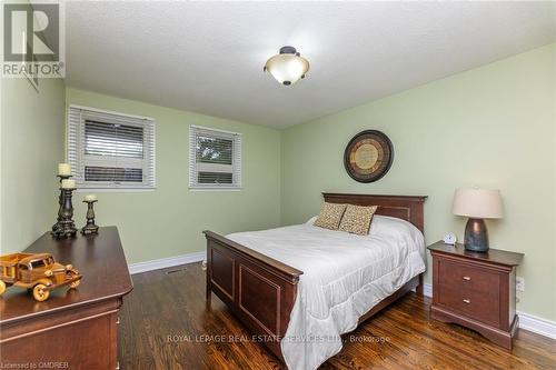 2123 Kawartha Crescent, Mississauga (Sheridan), ON - Indoor Photo Showing Bedroom