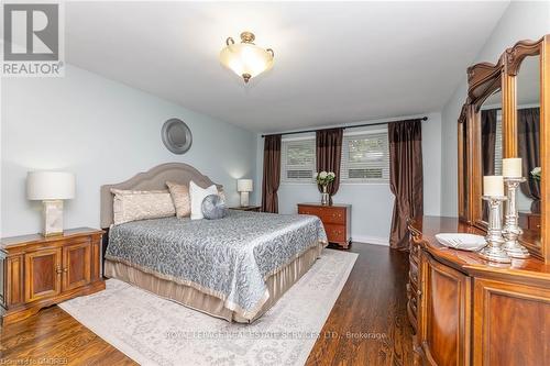 2123 Kawartha Crescent, Mississauga (Sheridan), ON - Indoor Photo Showing Bedroom