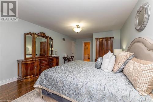 2123 Kawartha Crescent, Mississauga (Sheridan), ON - Indoor Photo Showing Bedroom