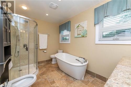 2123 Kawartha Crescent, Mississauga (Sheridan), ON - Indoor Photo Showing Bathroom