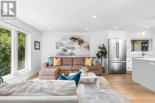 10 Cavotti Crescent, Toronto (Bathurst Manor), ON - Indoor Photo Showing Living Room