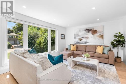 10 Cavotti Crescent, Toronto (Bathurst Manor), ON - Indoor Photo Showing Living Room