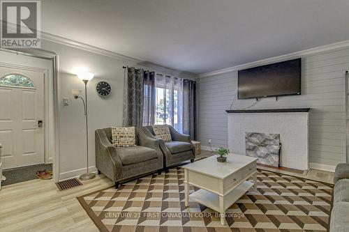 1891 Parkhurst Avenue, London, ON - Indoor Photo Showing Living Room With Fireplace