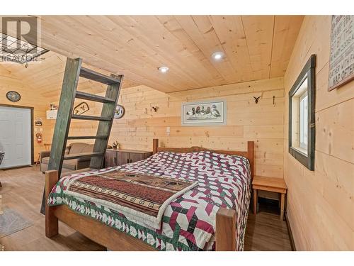 5950 Crouse Creek Forest, Westbridge, BC - Indoor Photo Showing Bedroom