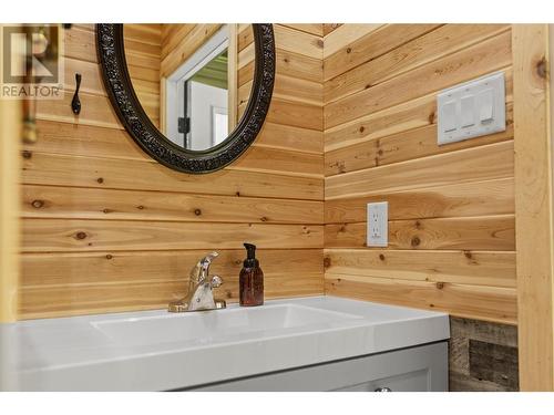 5950 Crouse Creek Forest, Westbridge, BC - Indoor Photo Showing Bathroom