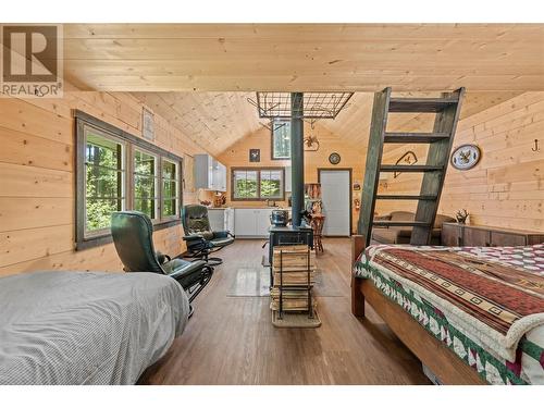 5950 Crouse Creek Forest, Westbridge, BC - Indoor Photo Showing Bedroom