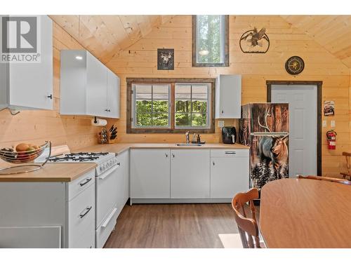 5950 Crouse Creek Forest, Westbridge, BC - Indoor Photo Showing Kitchen