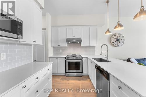 72 Cannery Drive, Niagara-On-The-Lake (St. Davids), ON - Indoor Photo Showing Kitchen With Upgraded Kitchen