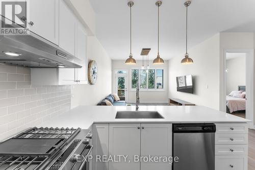 72 Cannery Drive, Niagara-On-The-Lake (St. Davids), ON - Indoor Photo Showing Kitchen With Upgraded Kitchen